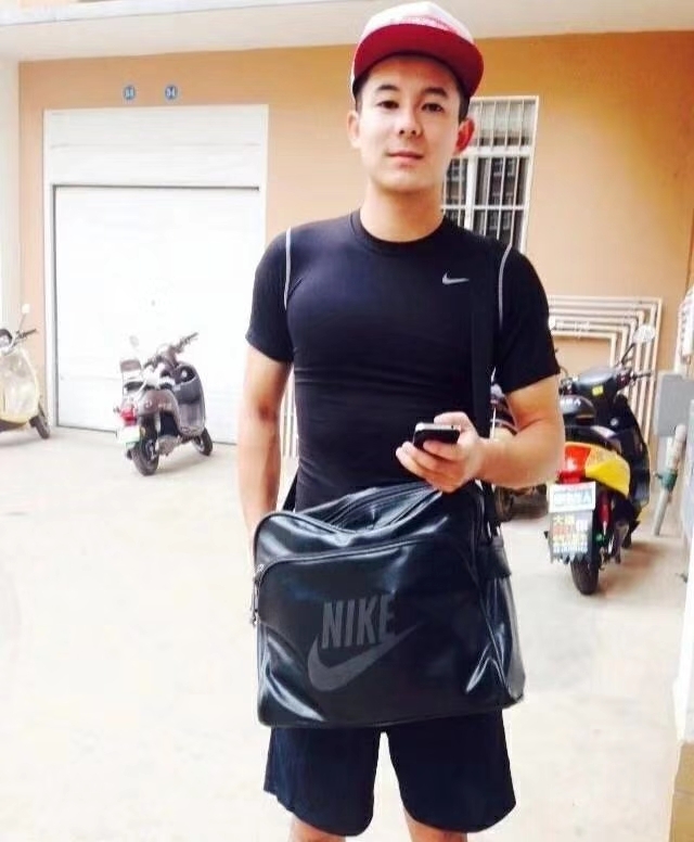 花花是只狗的第一张照片--玉溪认干亲服务网